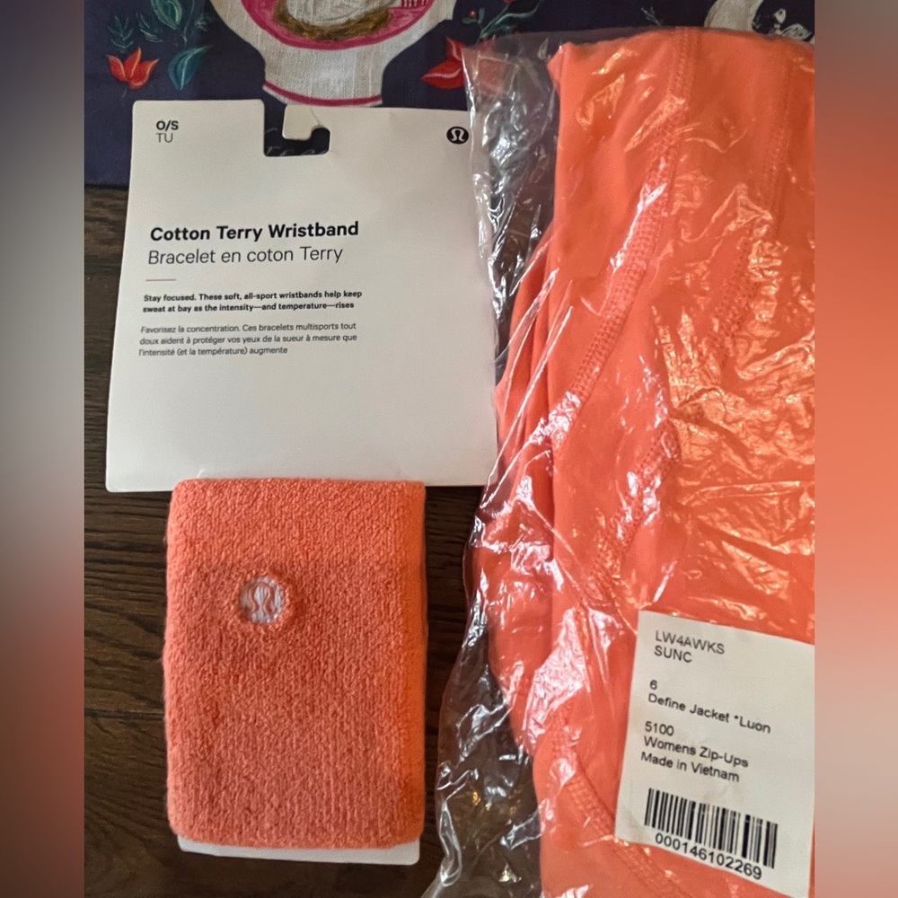 NWT LULULEMON wrist  Sweat Bands Sunny Coral NEW